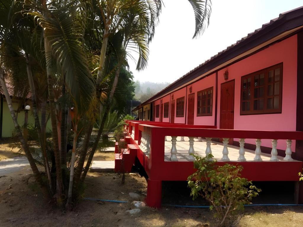 Umphangburiresort Exterior photo