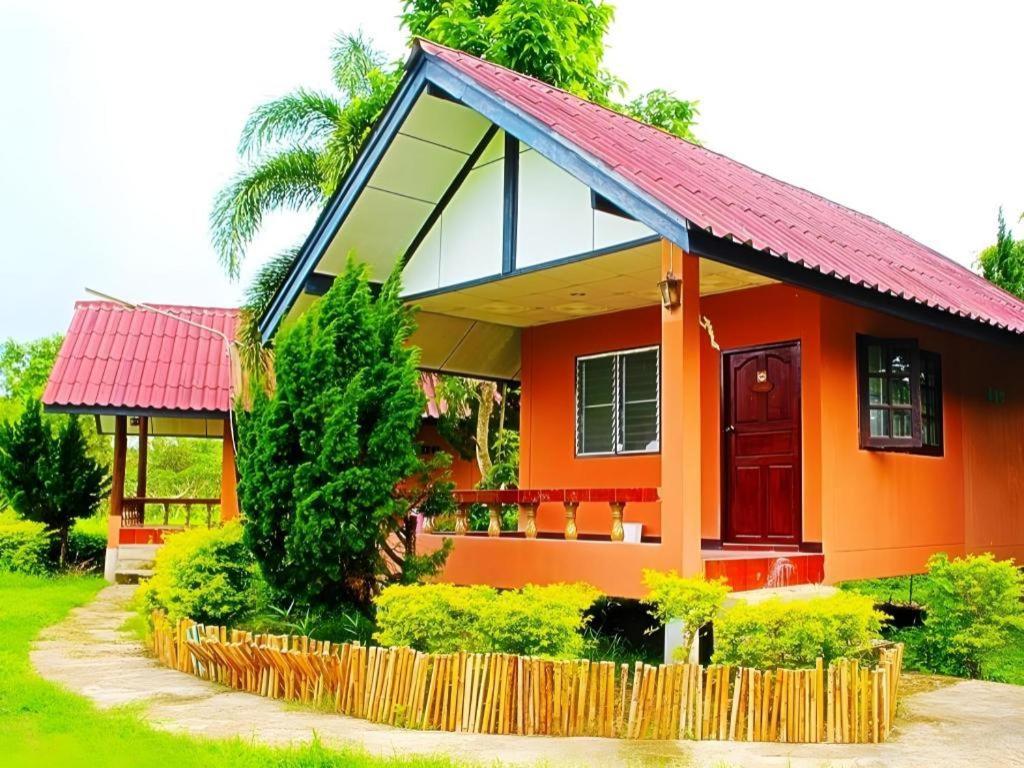 Umphangburiresort Exterior photo